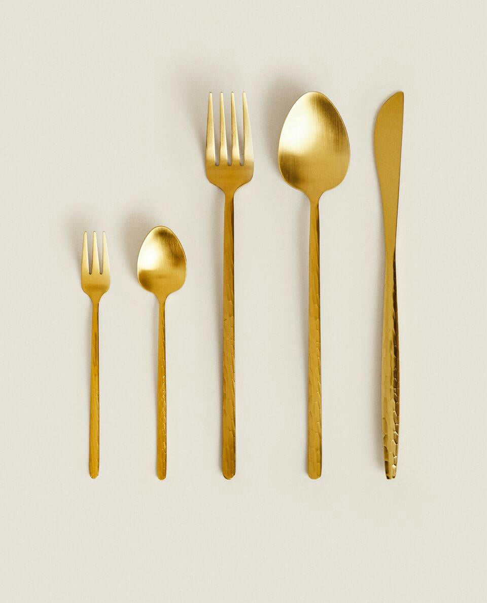 BOX OF 4 DESSERT SPOONS WITH HAMMERED HANDLE